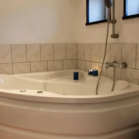 Familienfreundliches-ferienhaus-mit-whirlpool-sauna-und-ofen